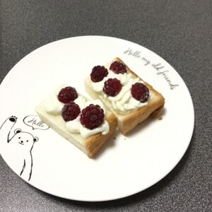 フルーツケーキみたいな幸せトースト✧˖°